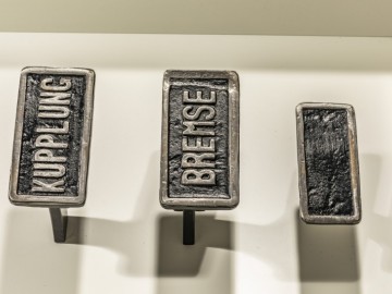 Tajniki Muzeum Mercedesa - samochodowe pedały